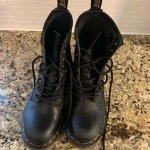 Dr. Martens 1460 8 eye lace up